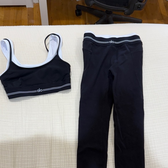 ALO Yoga Other - ALO Yoga Black and White Activewear Set